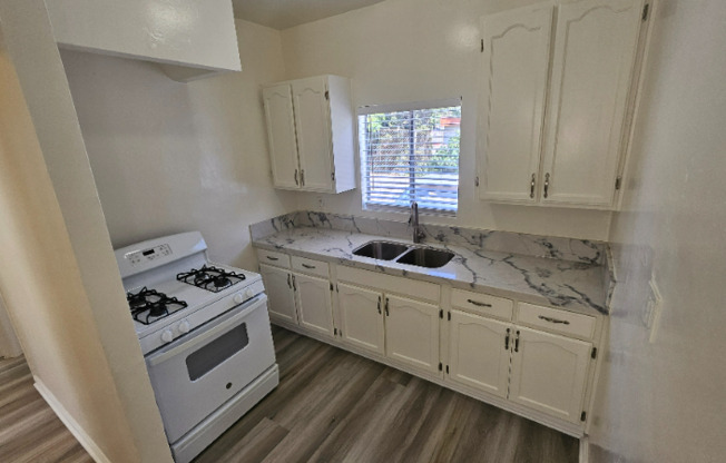 342 1/2 DOUGLAS ST