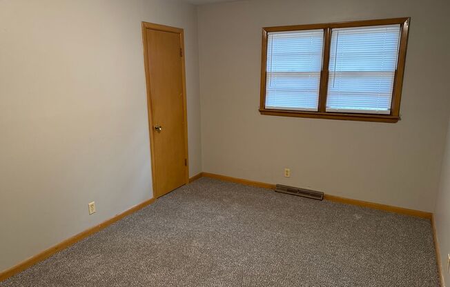 3 beds, 1 bath, $995