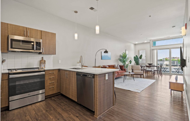 2 beds, 2 baths, 986 sqft, $1,560