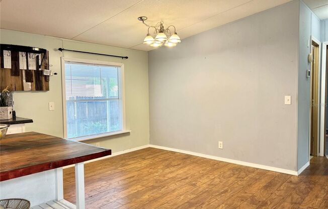 Spacious 3bed/2bath home in Bay Hills village Only $1570/mo
