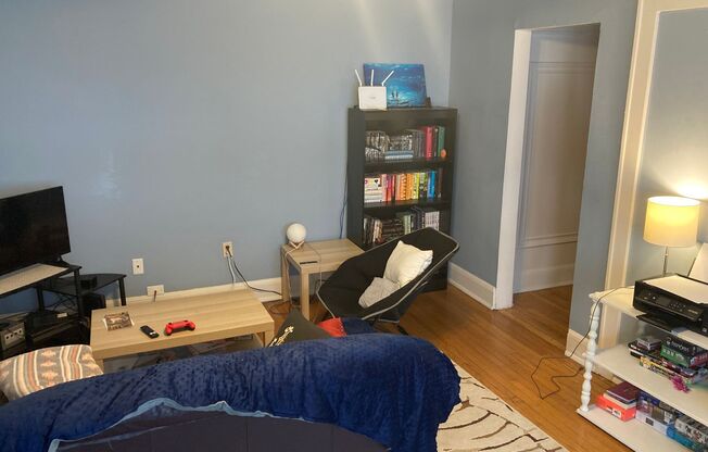 2 beds, 1 bath, 950 sqft, $1,135, Unit 20