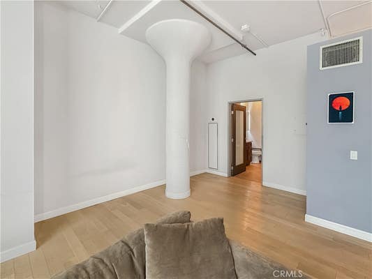 Studio, 1 bath, 700 sqft, $2,200