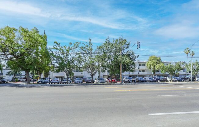 2 beds, 1 bath, 880 sqft, $1,695, Unit 201