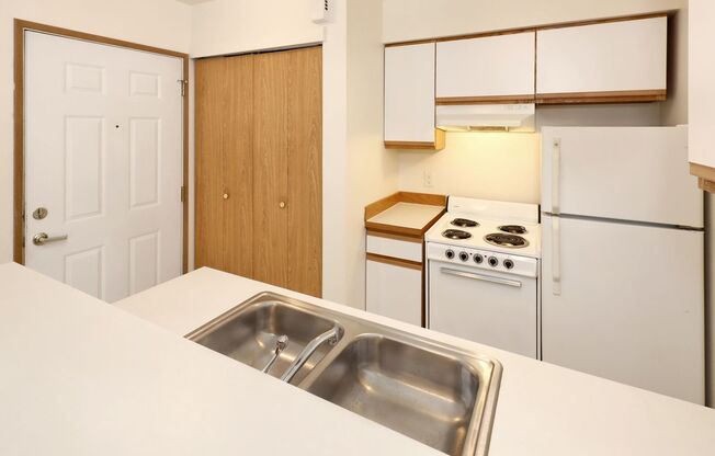 Courtyard Apartments, Studios and 2 Beds, 2 Bath Units Available!