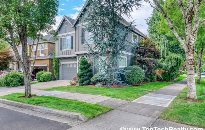 Orenco Gardens Beautiful 2-Level Beauty with 4 BR + Den on Corner Lot! **Excellent Location**