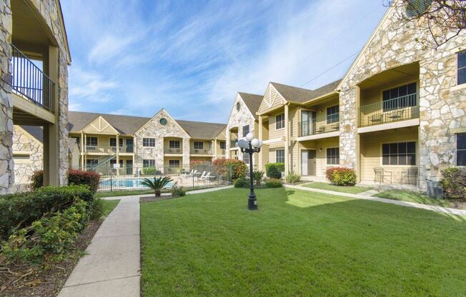 2 beds, 2 baths, 716 sqft, $1,239, Unit 2108
