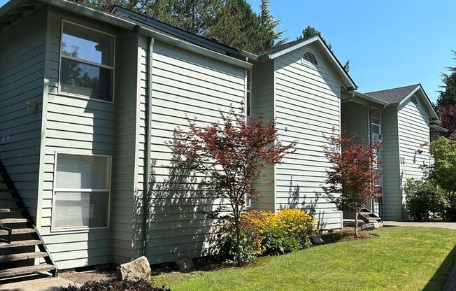Amazing Top Floor 1 bedroom Apartment In Lake Oswego, Coming Soon!!!
