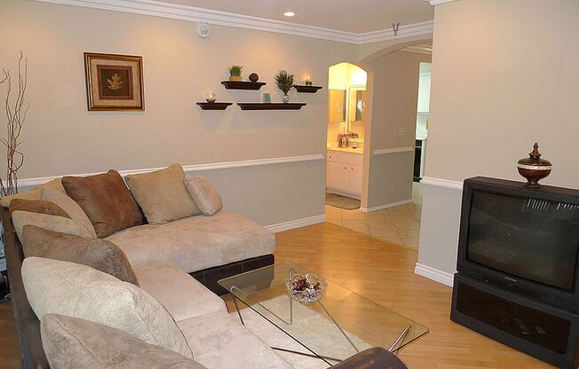 2 beds, 2 baths, 910 sqft, $2,595, Unit 410