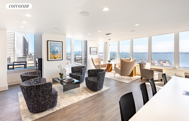 2 beds, 1 bath, $3,643, Unit 3EE