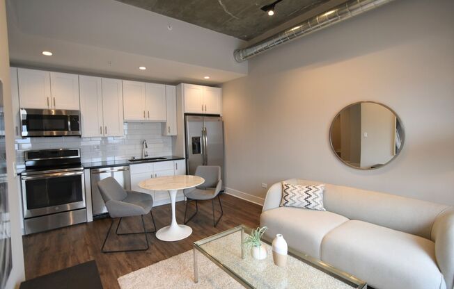 1 bed, 1 bath, 713 sqft, $2,575, Unit 3833-320