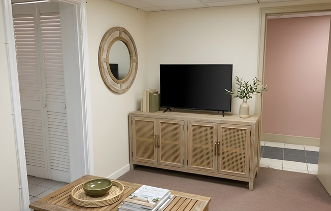 Studio, 1 bath, 300 sqft, $1,950, Unit G4