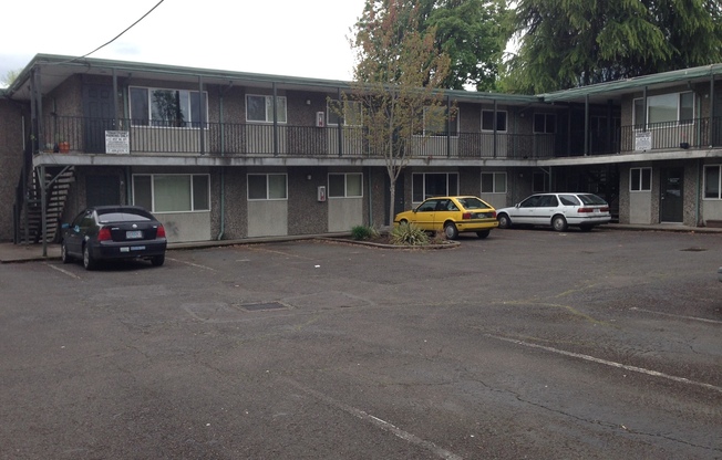 mcno01 457 W. 8th Ave