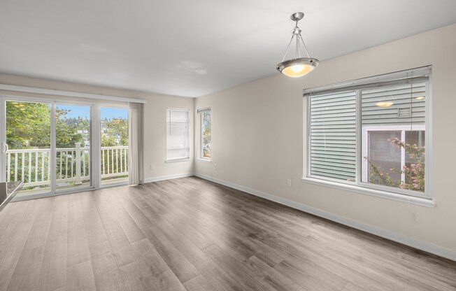 3043 14 AVE W