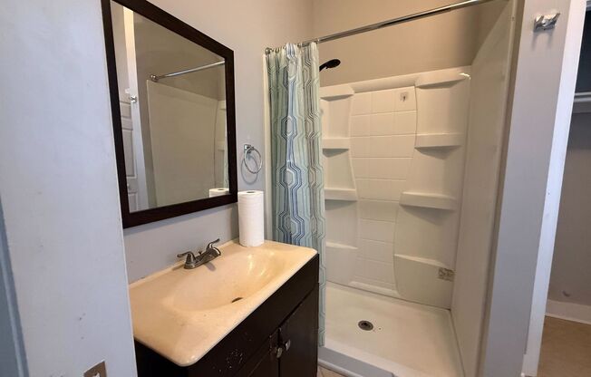Room for Rent at 1914 Barnard St., Savannah, GA – (Utilities Included!)