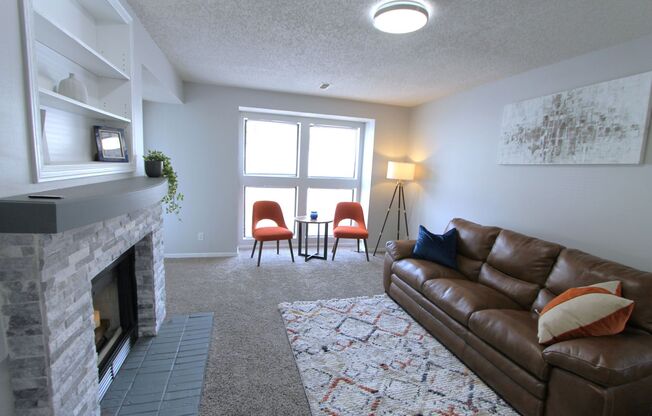 1 bed, 1 bath, $915, Unit 6320-304