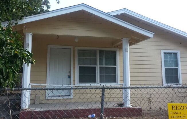 2 beds, 1 bath, 998 sqft, $950