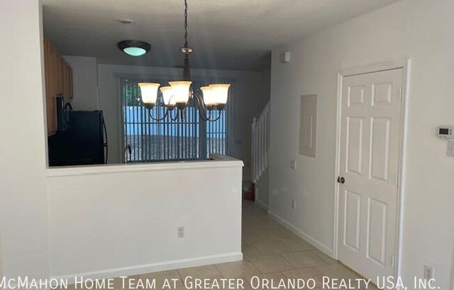 915 VINELAND PL