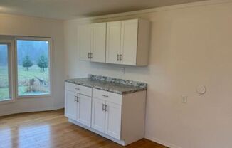 2 beds, 1 bath, $1,600