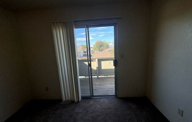 2 beds, 1 bath, $2,250, Unit 26 J