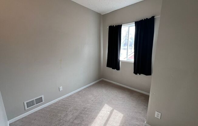 2 beds, 1 bath, $1,000, Unit A423-1