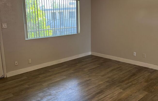 2 beds, 1 bath, 810 sqft, $1,195, Unit 75