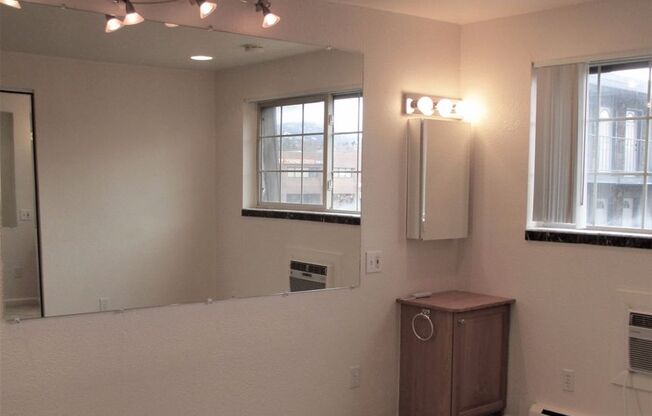 3 beds, 2 baths, $2,325, Unit 640-307