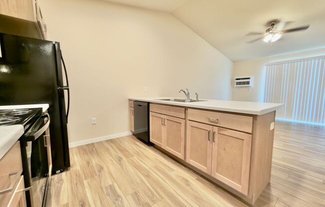 1 bed, 1 bath, 749 sqft, $1,324, Unit EC 4242-13