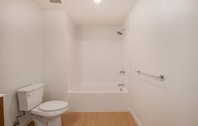 2 beds, 2 baths, 724 sqft, $3,630, Unit 204
