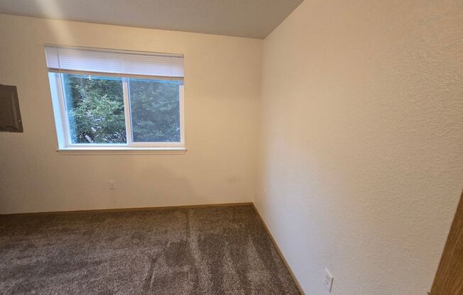2 beds, 1 bath, 875 sqft, $1,295, Unit 127-75