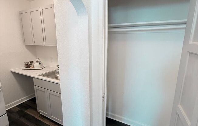 Studio, 1 bath, 325 sqft, $625, Unit 332-05