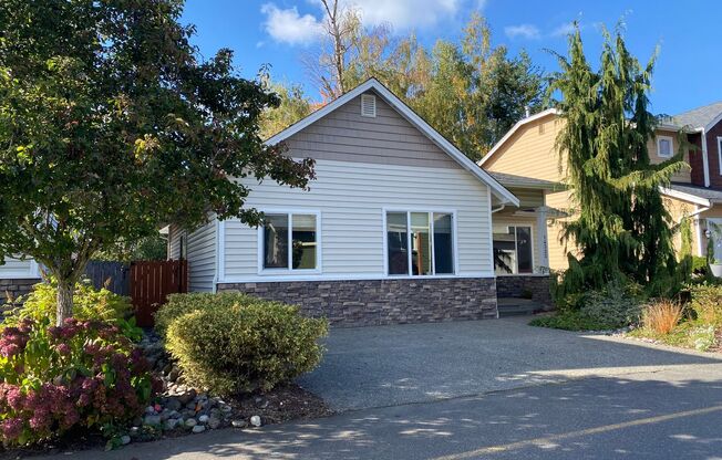 Ready NOW!! for Immediate MOVE IN - 2 Bedroom 2 Bath with Fully Fenced Back Yard.  in Mukilteo SD.