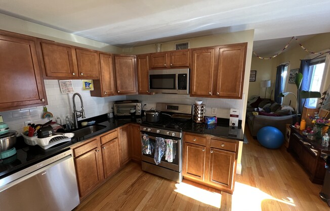 4 beds, 2 baths, $5,300, Unit 2