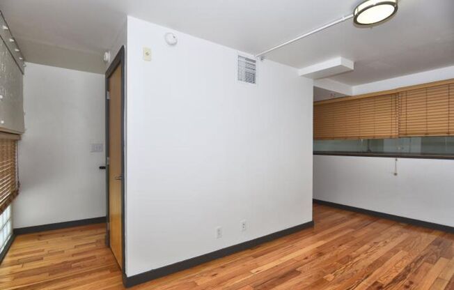 2 beds, 1 bath, 1,102 sqft, $1,299, Unit 3102