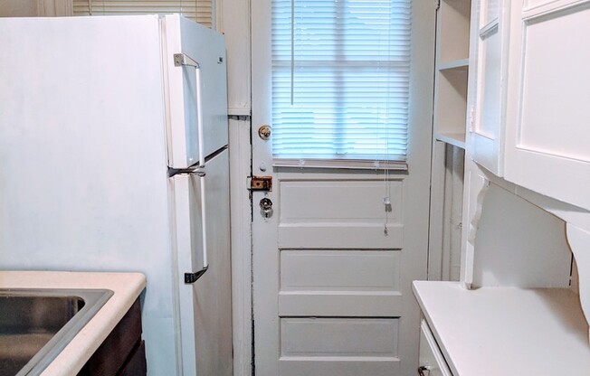 2 beds, 1 bath, $1,395, Unit Apt. 03