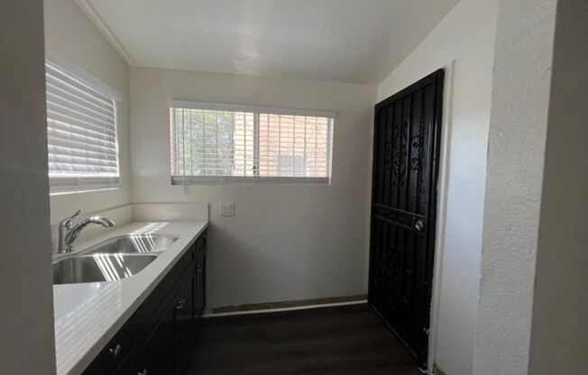 3 beds, 1 bath, $3,495, Unit 1441