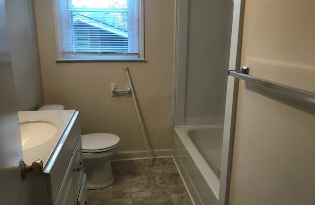 3 beds, 1 bath, $1,400