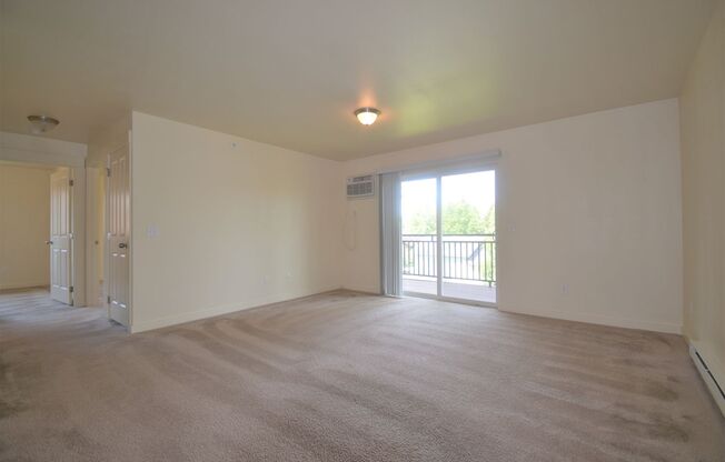 Top Floor 2Bed 1Bath apartment! Close to MSU, Downtown and More!