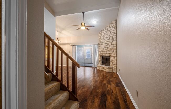 Delightful 2 Bedroom, 2 Bath Condo w/ Private Balcony in Round Rock