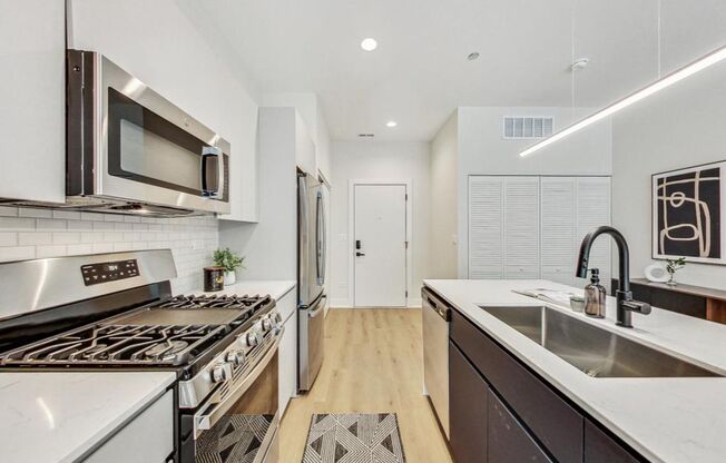 3 beds, 3 baths, 1,248 sqft, $4,600, Unit 3449-409