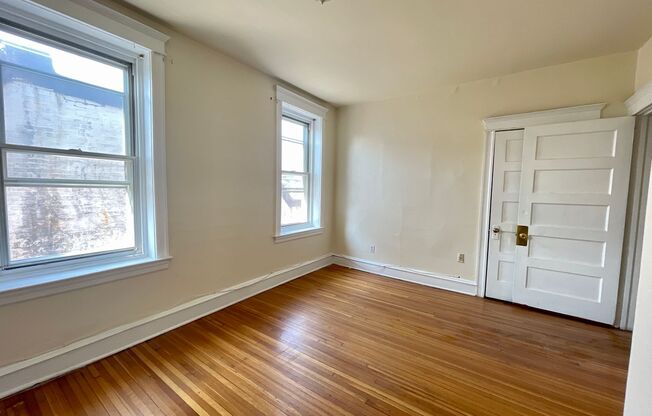 3 beds, 1 bath, 1,400 sqft, $1,550, Unit 210-F48