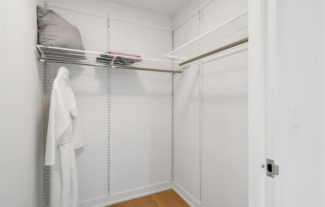 3 beds, 2 baths, $11,000, Unit 5015