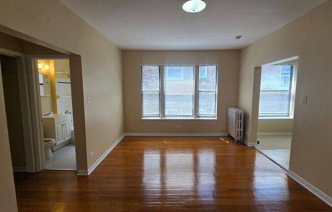 7722-28 N. MARSHFIELD