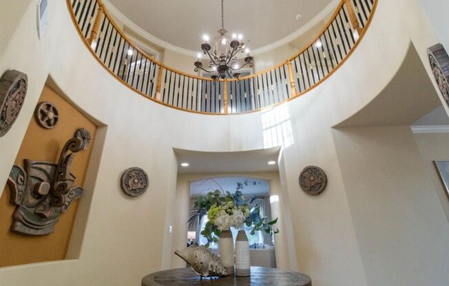 Pleasanton Ridge 5 bed/5 bath, Solar, Amenities, Great Schools, small dog OK