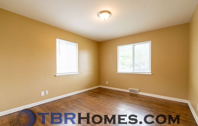 3 beds, 2 baths, $2,300