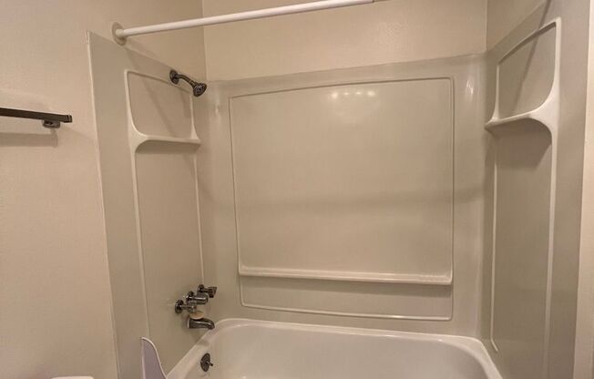 2 beds, 2 baths, 780 sqft, $1,255, Unit 29