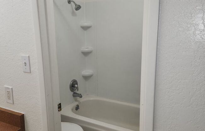 Studio, 1 bath, 375 sqft, $965, Unit 28