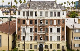 The Elmwood Apartments...Beautiful Apartments in the Heart of Koreatown!