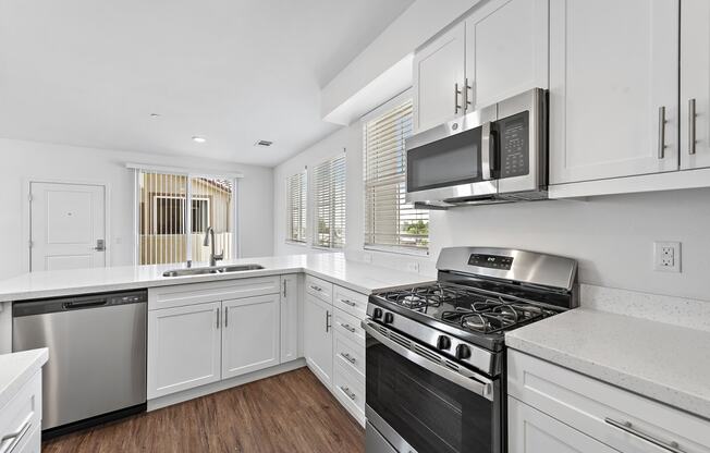 Chef-Inspired Kitchens at LEVANTE APARTMENT HOMES, Fontana, 92335