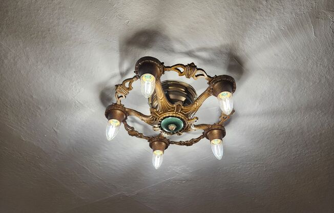 Studio, 1 bath, 337 sqft, $1,099, Unit 30