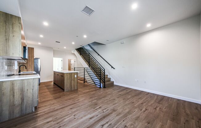 Ultra-Luxury Brand New 2 bed/2.5 bath and 4 bed/4 bath Townhomes